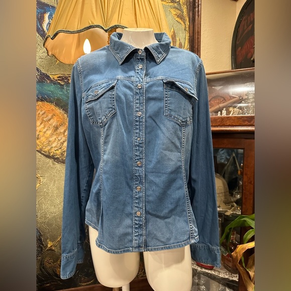 Guess Blue Fitted Button Down Shirt with Notched Collar - Picture 1 of 8